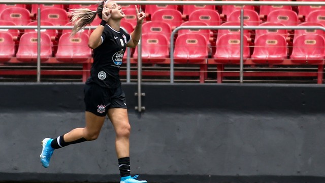 Giovanna Crivelari comemora gol contra o São Paulo