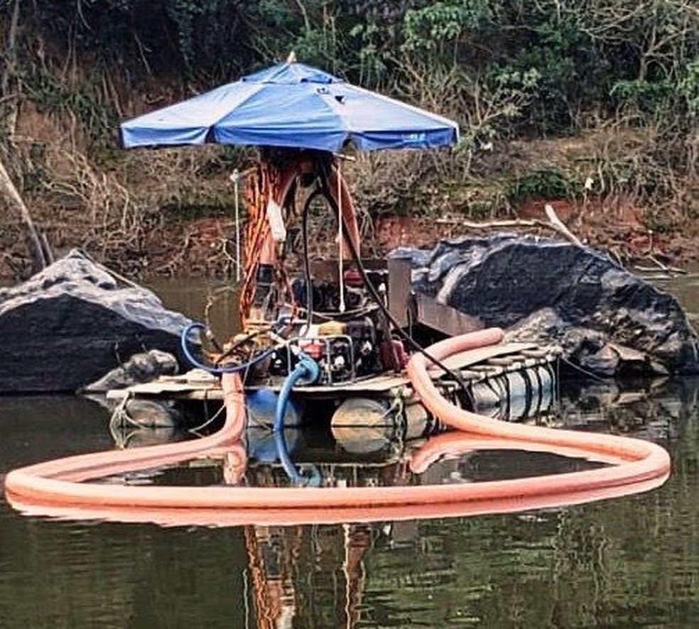 Estrutura utilizada em garimpo ilegal de ouro no Campo das Vertentes — Foto: Polícia Federal/Divulgação