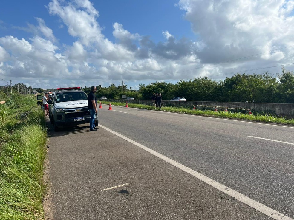 Corpo de assistente de serviços gerais foi encontrado em vala na BR-101, na Grande Natal — Foto: Vinícius Marinho/Inter TV Cabugi