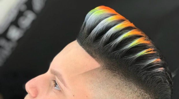 Rei Do Blindado - Corte de cabelo realizado pelo barbeiro