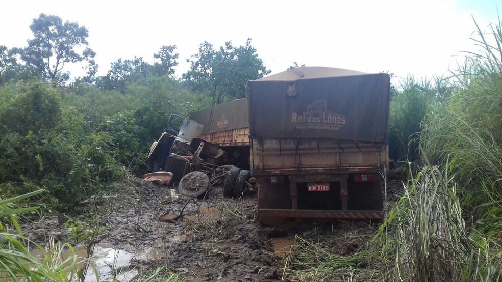 Corpo de Josivan Sena Fonseca ficou preso entre as ferragens após o acidente (Foto: Divulgação/Polícia Rodoviária Federal)