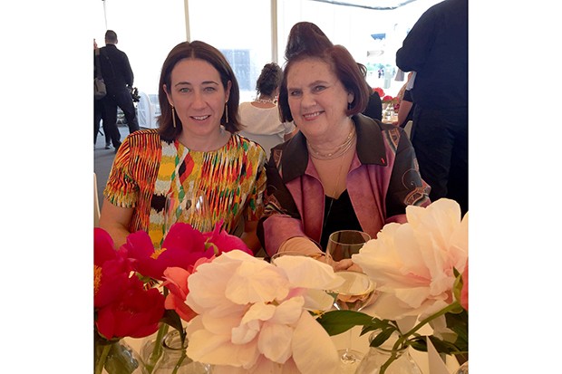 Edwina McCann, Editor-in-Chief of Vogue, Australia, with Suzy at the Australian Fashion Laureate ceremony. She later gave Suzy a tour of Sydney's fashion hot spots (Foto: Suzy Menkes Instagram)