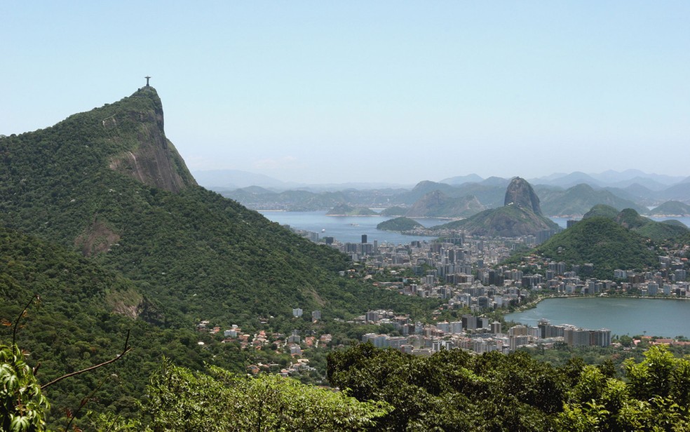 VISTA CHINESA - Do mirante em estilo chinês localizado dentro do Parque Nacional da Floresta da Tijuca é possível apreciar as belezas da cidade por vários ângulos. De lá, é possível ver os principais cartões postais do Rio. — Foto: Ricardo Zerrener/RioTur