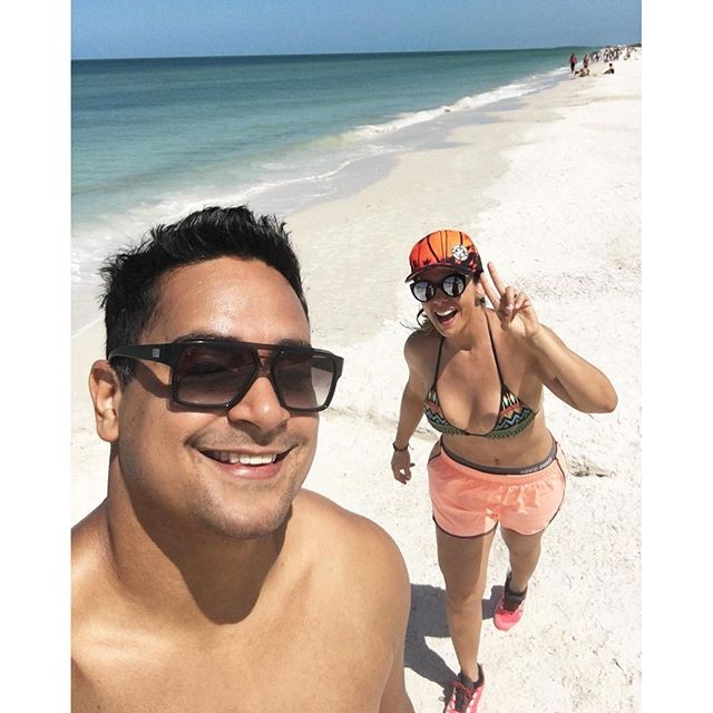 Xanddy e Carla Perez na praia (Foto: Reprodução/ Instagram)