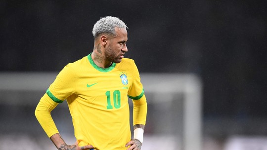 Neymar tem problema em voo e se atrasará para primeiro treino da seleção