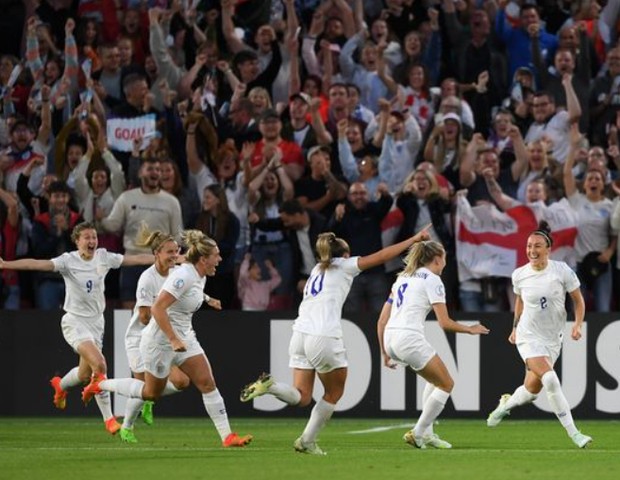 Seleção de futebol feminino da Inglaterra vence Suécia por 4x0 e recebe elogio de David Beckham (Foto: Reprodução/Mirror)