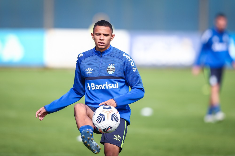 Vanderson interessa a Milan, Tottenham e Spartak, mas Grêmio recusa conversas
