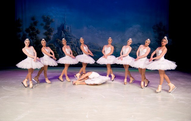 Companhia russa de balé no gelo apresenta ‘O Lago dos Cisnes’ no Teatro Rio Vermelho, em Goiânia