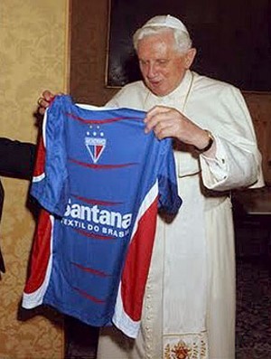 bento XVI papa camisa fortaleza (Foto: Divulgação)