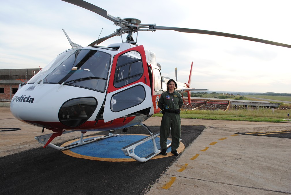 Tenente Mayara é a segunda mulher a exercer a função de piloto na PM do Estado de São Paulo (Foto: Stephanie Fonseca/G1)