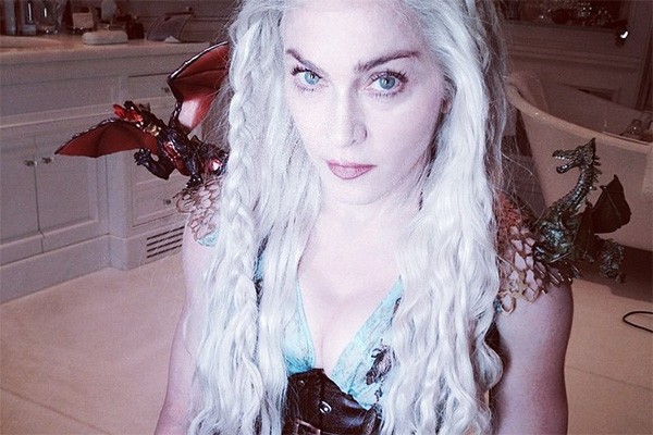 Madonna se fantasiou de Daenerys, da série 'Game of Thrones', e mostrou que é ainda mais diva do que imaginávamos! (Foto: Reprodução/Instagram)
