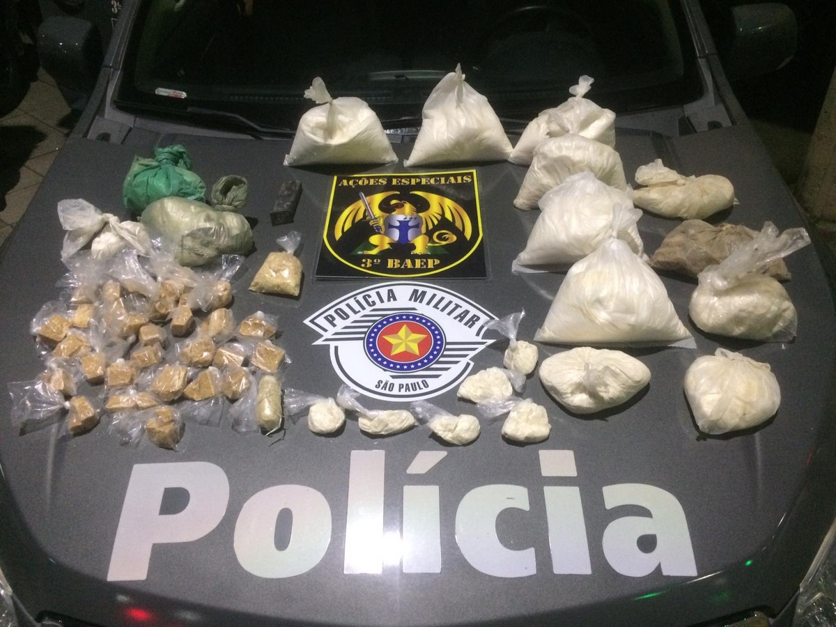 Polícia encontra 9 kg de drogas