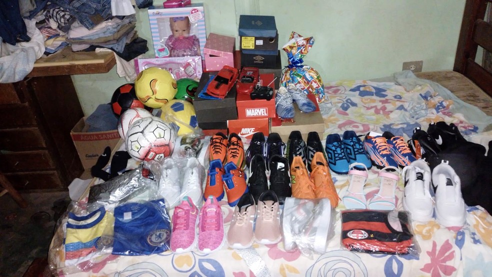 Presentes que Jhon ganhou até o momento. — Foto: Reprodução/RedesSociais