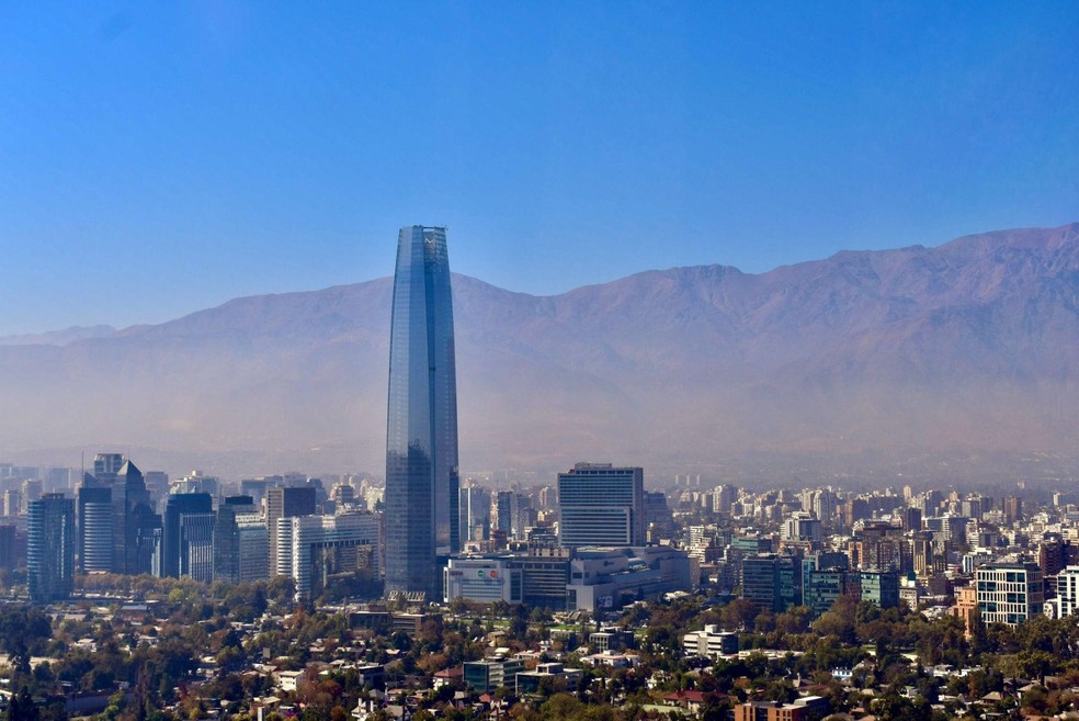Vista da cidade de Santiago, capital do Chile.  — Foto: Reprodução