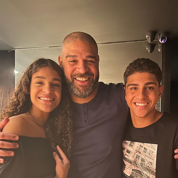 Adriano Imperador com os filhos (Foto: Reprodução/Instagram)