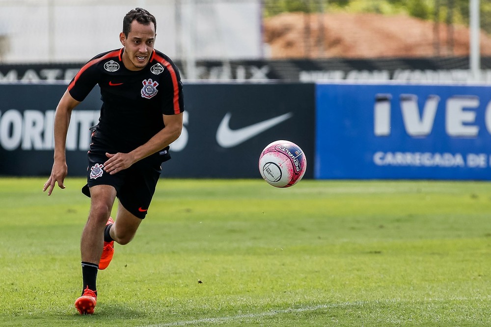 Rodriguinho volta, e Carille confirma escalação do Corinthians para clássico