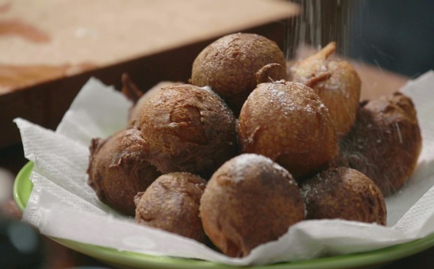 Bolinho de chuva recheado com quadradinhos de doce de leite (Foto: Divulgao / GNT) Bolinho de chuva recheado com quadradinhos de doce de leite (Foto: Divulgao / GNT)