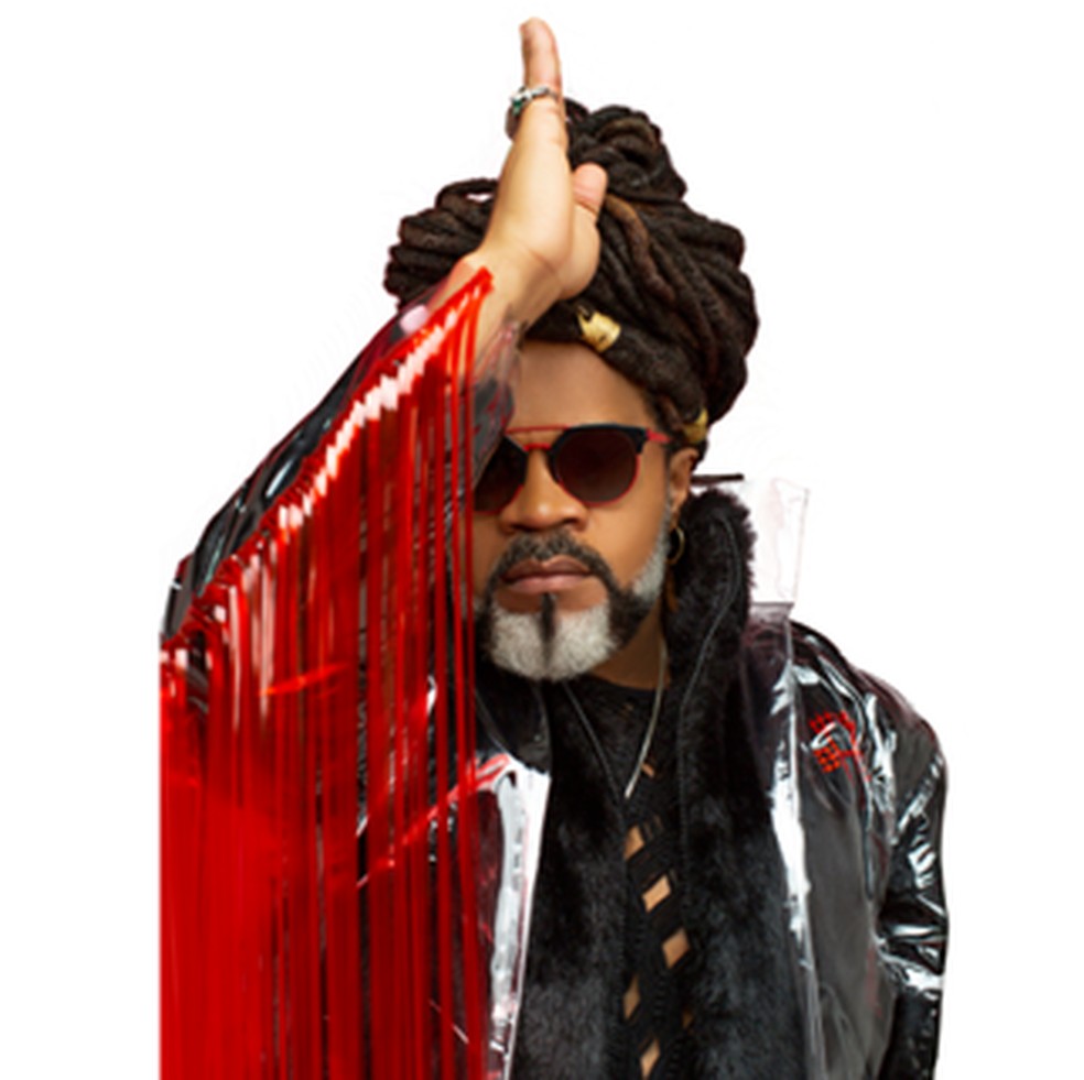 Cacique Carlinhos Brown celebra 60 anos de idade