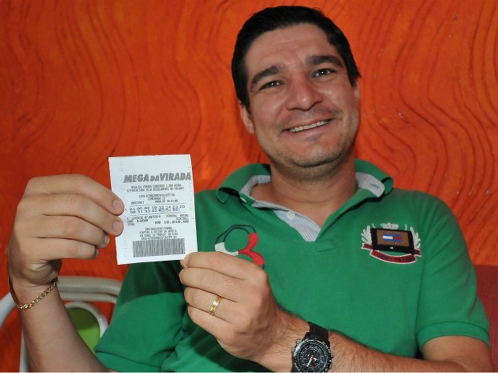 Em 2012, idealizador do bolão com bilhete que custou R$ 10.010.  — Foto: Arquivo pessoal/ Reprodução 