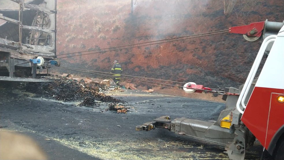 Acidente entre caminhões provoca morte na rodovia Castello Branco — Foto: Polícia Rodoviária/ Divulgação 