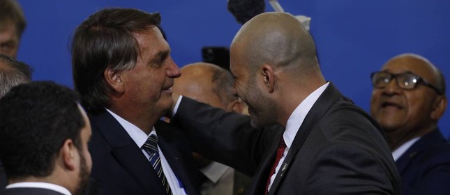 Bolsonaro e Daniel Silveira no Palácio: ir a atos contra o Supremo seria "provocar demais"