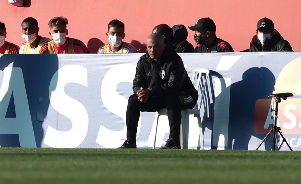 Alex fez um saldo do primeiro ano como treinador no sub-20 do São Paulo — Foto: Rubens Chiri/saopaulofc.net