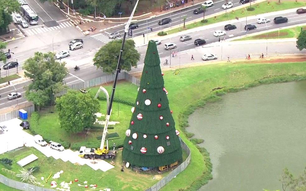 Árvore de Natal do Ibirapuera 'cresce' 3 metros para festas de fim de ano em  SP | São Paulo | G1