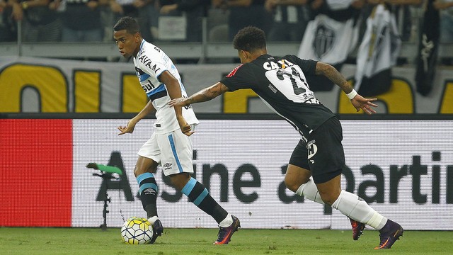 Belo Horizonte - MG 26/05/2016 - BRASILEIRO A 2016 - Atletico-MG x Gremio -  Luan,jogador do Gremio durante partida no Independencia. Foto: Thomas  Santos/AGIF (via AP Stock Photo - Alamy