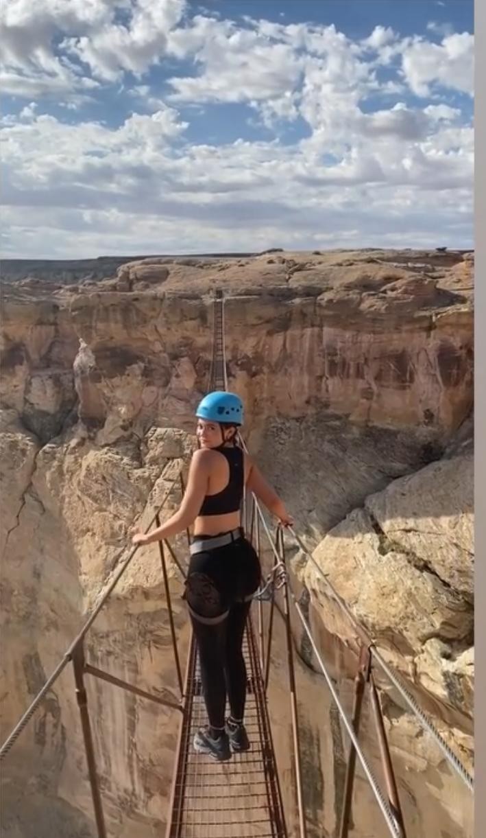 Kylie Jenner escala montanha com amigos (Foto: Reprodução/Instagram)