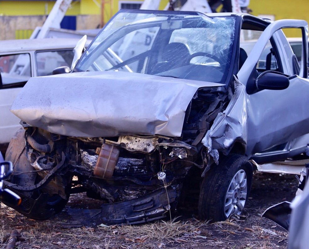 Duas pessoas morreram e duas ficaram feridas, uma delas gravemente, na colisão (Foto: J. Serafim Show / Divulgação )