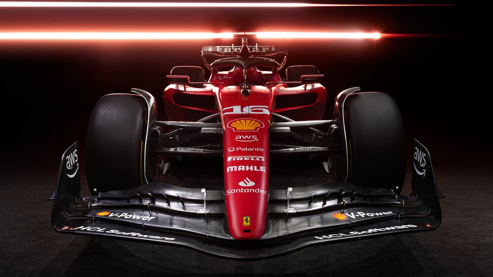 Novo carro da Ferrari para a temporada 2023: o F na asa traseira se estende até o pingo do i — Foto: Reprodução Twitter 