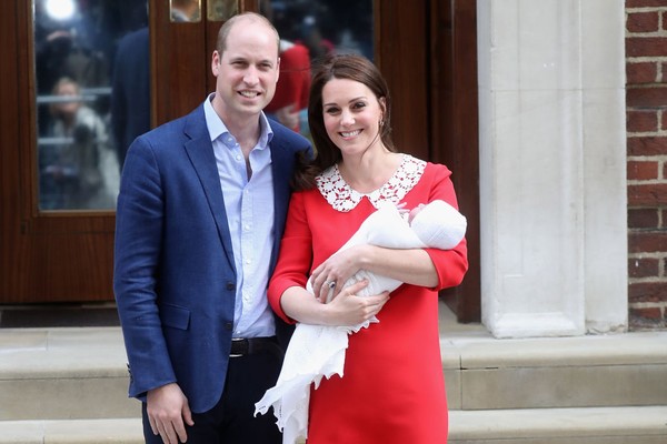 Príncipe William, Kate Middleton e Louis Arthur Charles (Foto: Getty Images)