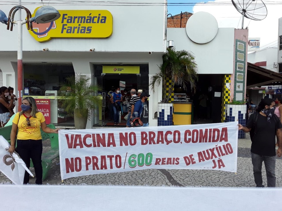 Ato contra Bolsonaro em Delmiro Gouveia, Sertão de Alagoas — Foto: Coletivo de movimentos e organizações sociais do Sertão Alagoano