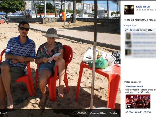 Professor posta foto com a mãe em rede social.  (Foto: Reprodução/Facebook)