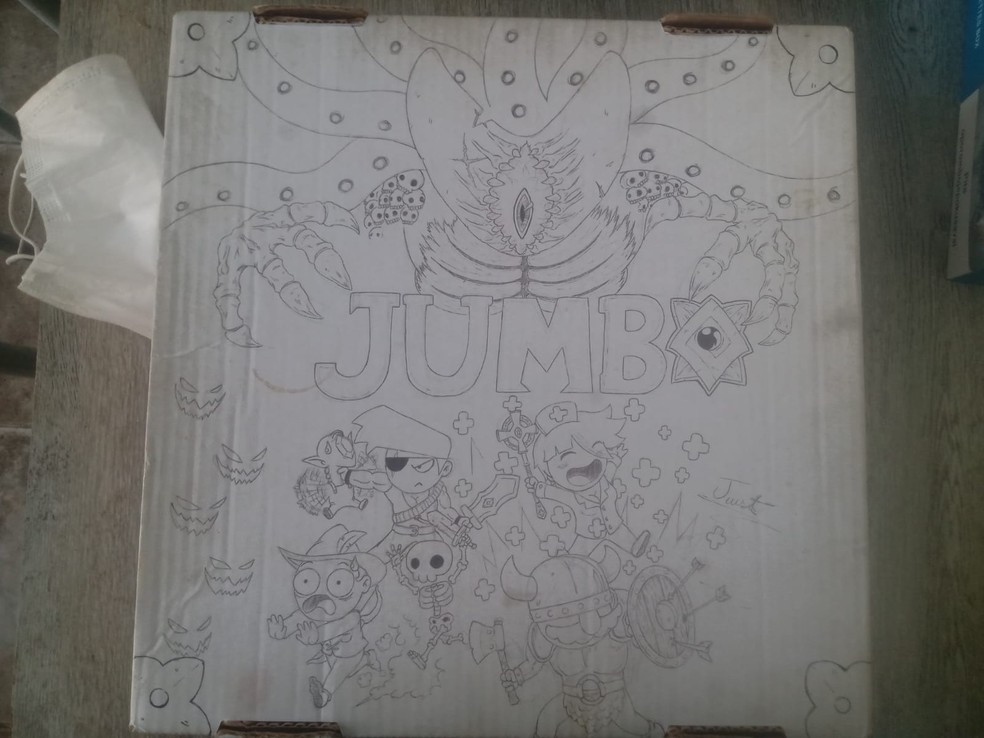 Jovem se inspirou no filme Jumianji para criar o primeiro jogo de tabuleiro — Foto: Arquivo pessoal
