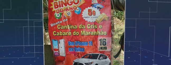 Cartaz anuncia prêmio de bingo dentro de garimpo ilegal — Foto: JN