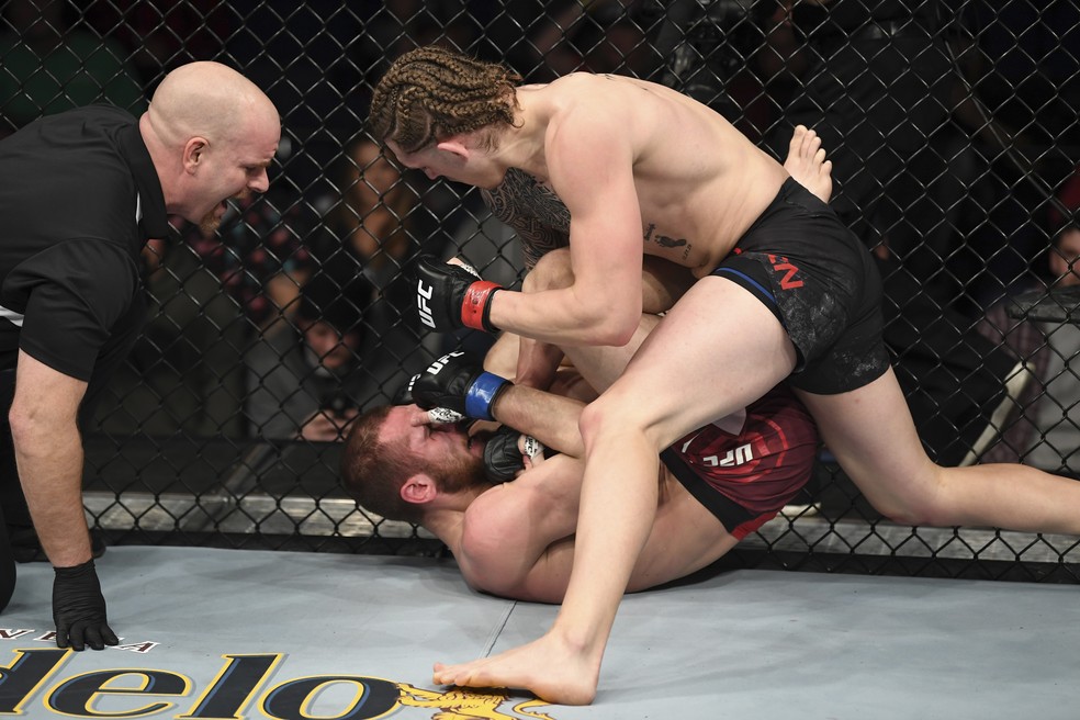 Brendan Allen nocauteou Tom Breese no UFC Norfolk — Foto: Getty Images