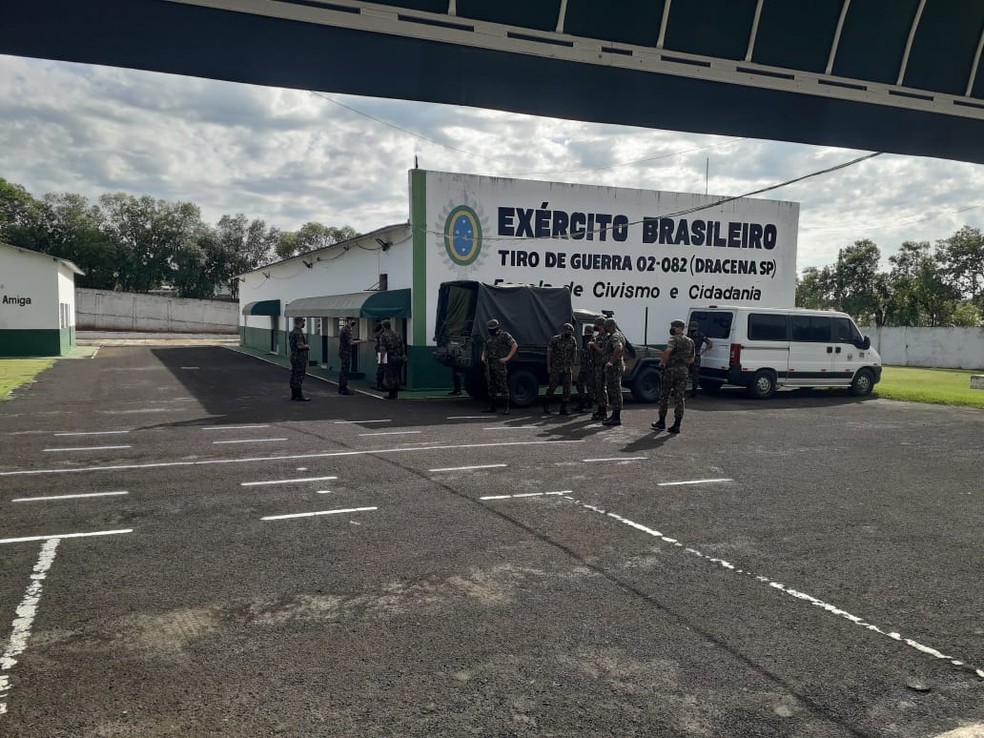 Concentração dos militares começou pela manhã no Tiro de Guerra de Dracena — Foto: Mariane Santos/TV Fronteira