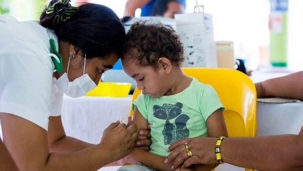 Médicos alertam para queda na taxa de vacinação contra diversas doenças infecciosas comuns em crianças (Foto: Unicef via BBC News Brasil)