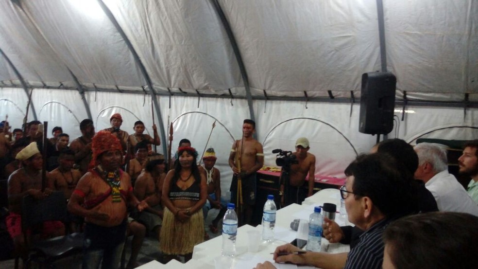 Índios Munduruku participam de reunião com presidente da Funai em Jacareacanga (Foto: Kabaiwun Munduruku / Arquivo Pessoal)