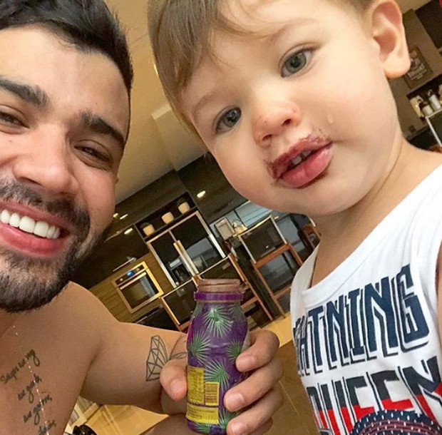 Gusttavo Lima com o filho (Foto: Reprodução/Instagram)