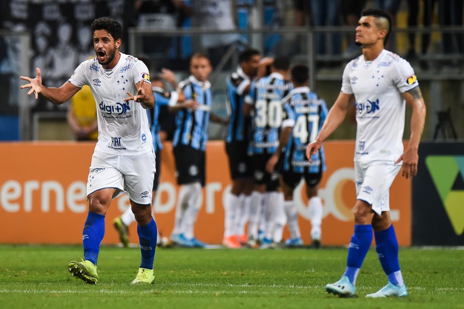 Análise: afundado em péssima fase, Cruzeiro depende de outros, mas se mostra rival de si mesmo