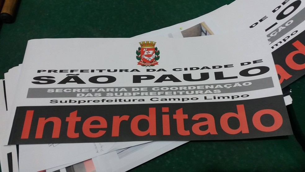 Placa de interdi&ccedil;&atilde;o da Prefeitura de S&atilde;o Paulo para bares e locais que funcionam irregularmente na cidade. &mdash; Foto: Divulga&ccedil;&atilde;o/PMSP