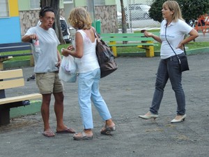 assistentes sociais trablham na abordagem de usuarios (Foto: Pedro Carlos Leite/G1)