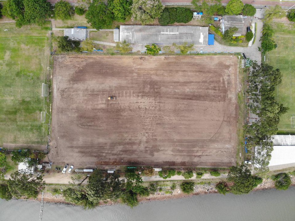 Grêmio inicia instalação de gramado sintético no CT do Cristal — Foto: Greenfield/Divulgação