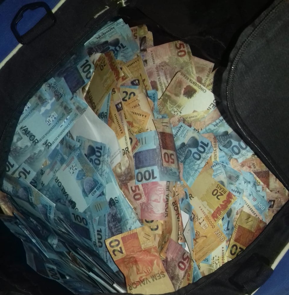 Notas falsas foram encontradas em apartamento na Zona Leste de Teresina â€” Foto: DivulgaÃ§Ã£o/PolÃ­cia Civil