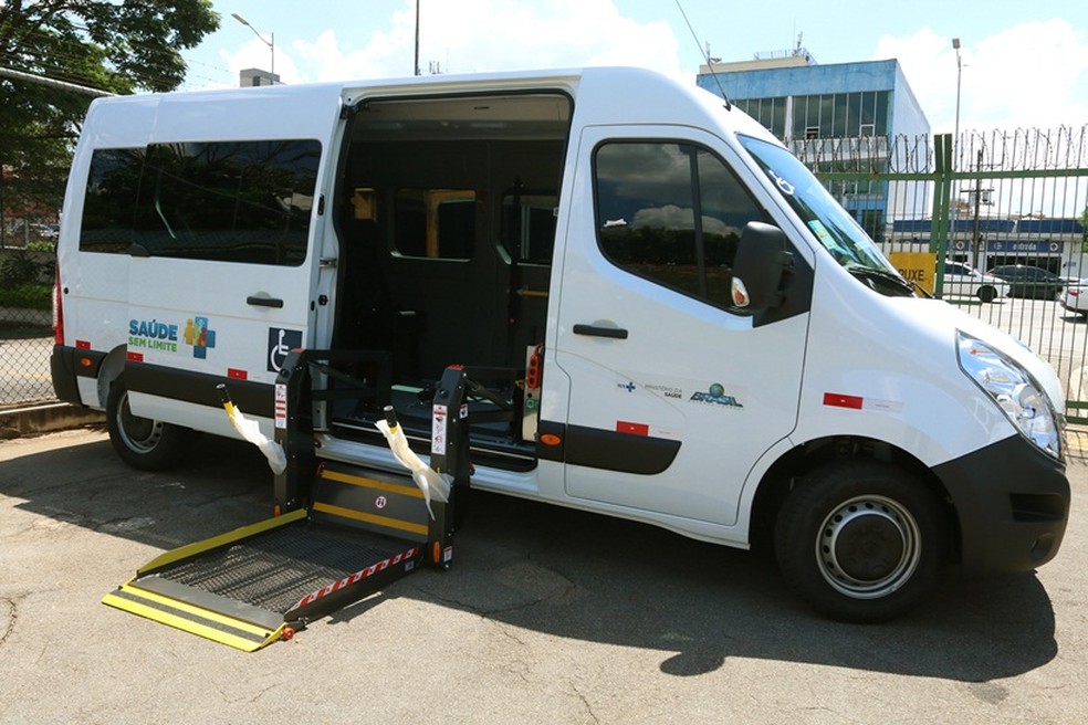 VeÃ­culos vÃ£o atender ao serviÃ§o de reabilitaÃ§Ã£o de pacientes atendidos pelo SUS  â Foto: Erasmo SalomÃ£o/MS