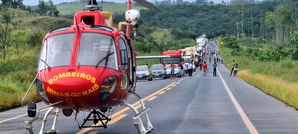 Avião cai em Sabará após pane; piloto conseguiu acionar paraquedas
