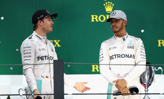 Nico Rosberg e Lewis Hamilton no pódio do GP do Brasil (Foto: Getty Images) Nico Rosberg e Lewis Hamilton no pódio do GP do Brasil (Foto: Getty Images)