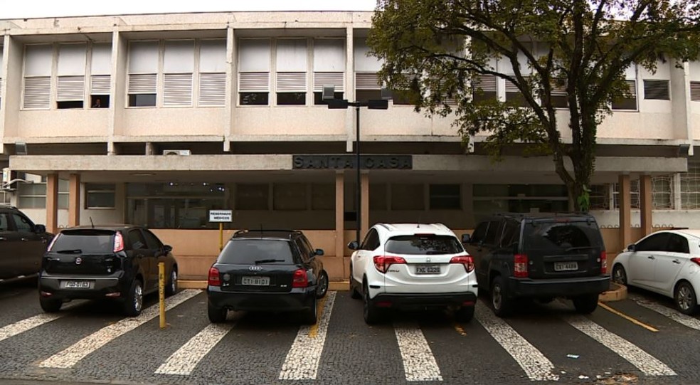 Vítima foi socorrida para a Santa Casa de Araras, mas não resistiu aos ferimentos — Foto: Ronaldo Oliveira/EPTV